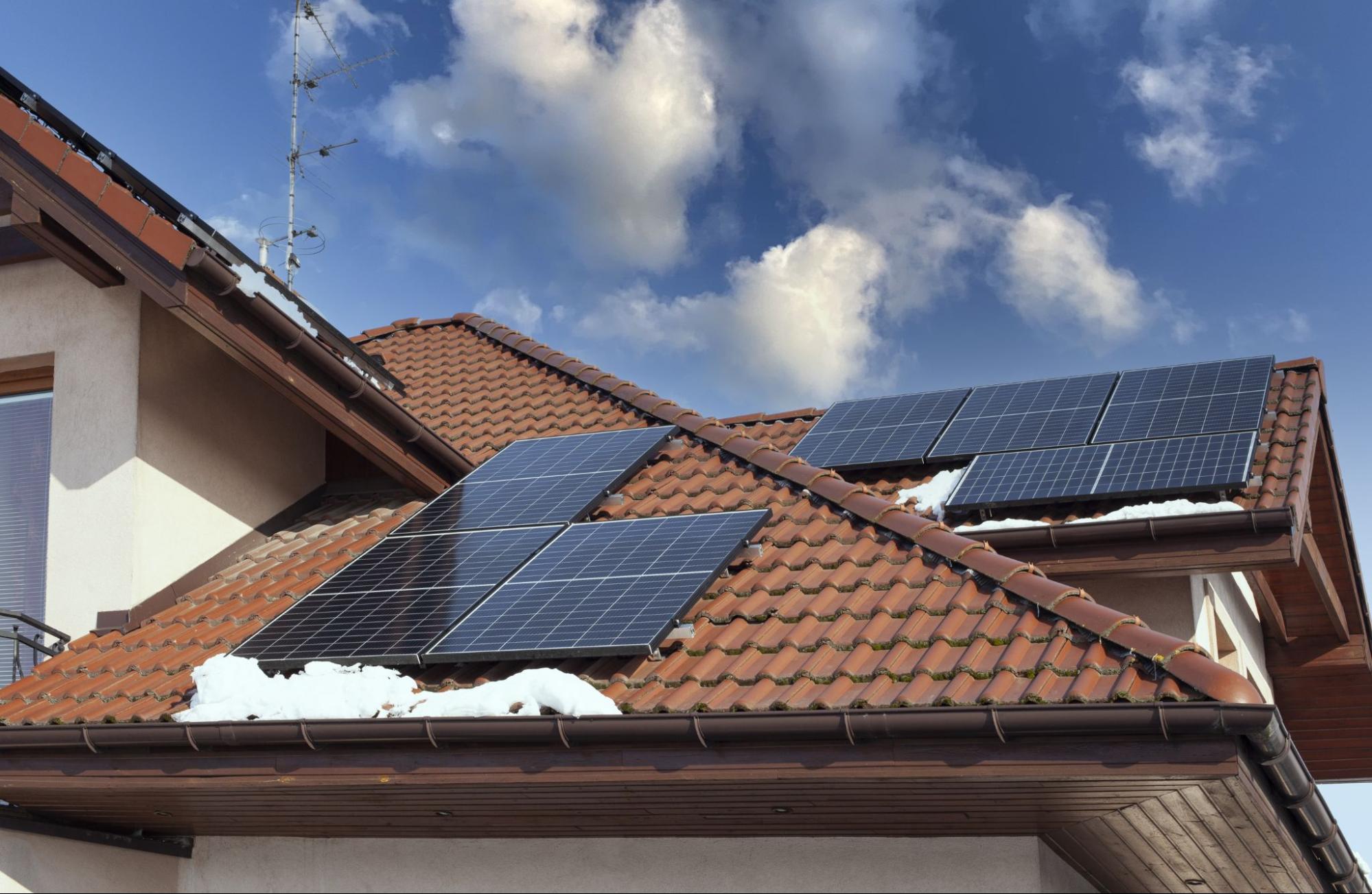 pannelli fotovoltaici inverno, prestazioni fotovoltaico clima freddo, risparmio energia solare inverno