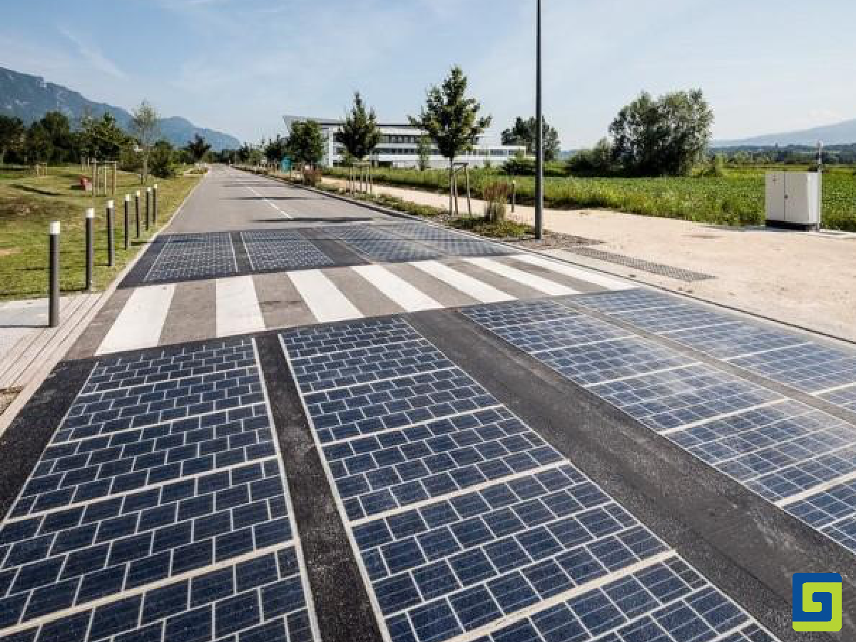 innovazioni energia solare, tecnologie fotovoltaiche, pannelli solari BIPV, tegole solari, energia rinnovabile sostenibile.